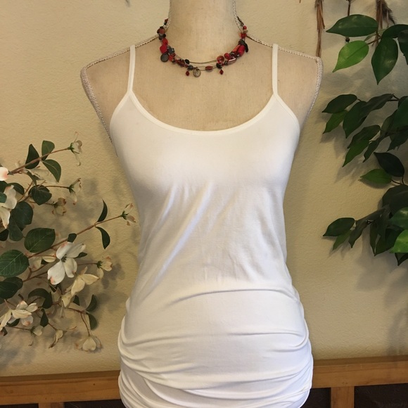 Red tones mixed material beaded fish line necklace - Picture 4 of 8